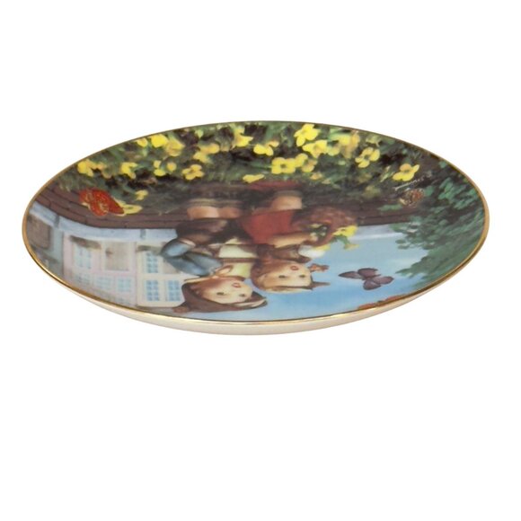 M.J. Hummel "Surprise" Little Companions Collector Plate The Danbury Mint - Picture 4 of 10